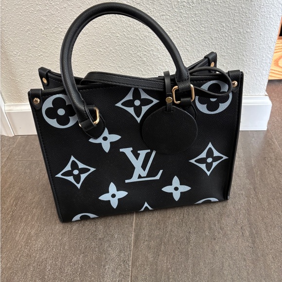 Copy Louis Vuitton purse beautiful condition never used - Picture 5 of 5